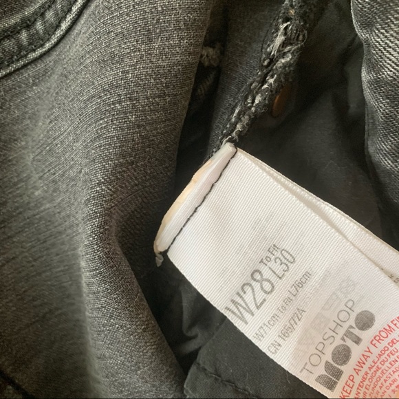 TOPSHOP moto jeans with raw hem, black wash - Picture 4 of 6